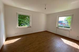 Wunderschöne lichtdurchflutete 2-Zimmerwohnung Balkon, Einbauküche und Badewanne