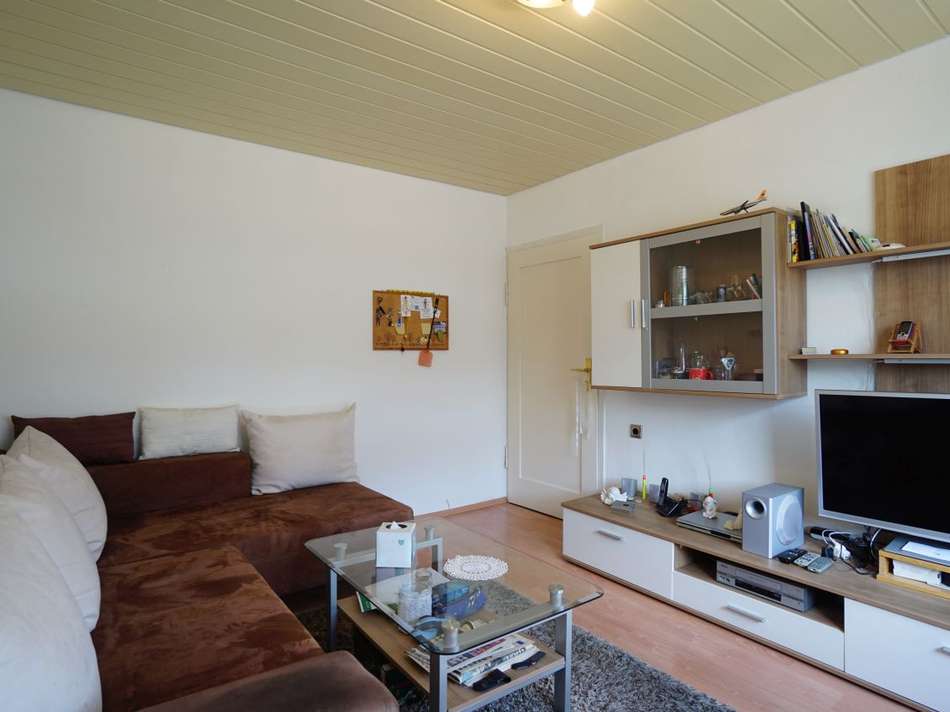 Zimmer mit Laminatboden