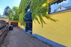 CITYHOUSE: Freistehendes Einfamilienhaus mit großem Grundstück, Außenpool, Sauna, Kamin und Garage – Rheinisch-Bergischer Kreis – Vorschaubild 2