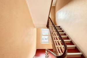 St. Leonhard von oben! Helle 4-Zimmer-Wohnung mit ca. 98,9 qm & kleinem Westbalkon im obersten Stock – Die vollständige Adresse der Immobilie erhältst du vom Anbieter., 90439 Sankt Leonhard, Nürnberg – Vorschaubild 5