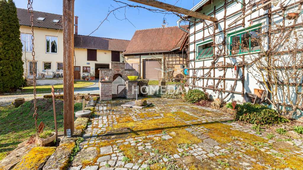 Immobilie in Rentweinsdorf - Ein Anwesen voller Möglichkeiten – Großzügiges Bauernhaus (4 WE) mit Hof & Scheunen
 - Bild 4