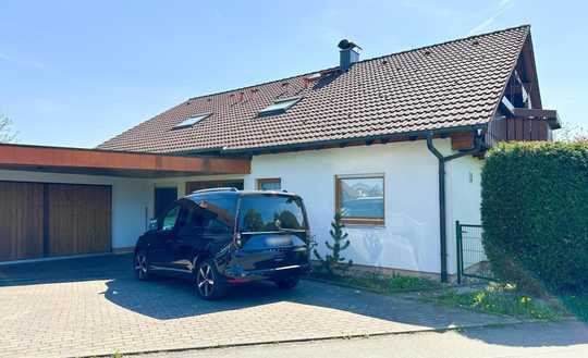 Zweifamilienhaus mit großem Grundstück und soliden Mieteinnahmen in Gomaringen!