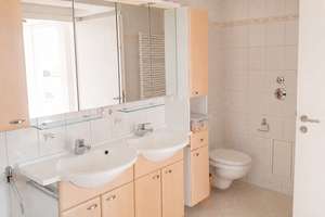 Großzügige und helle, renovierte 2-Zimmer-Dachgeschoß-Wohnung mit Lift in Sendling – Senserstr. 15, 81371 Sendlinger Feld, München – Vorschaubild 10