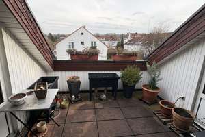 Charmante 4,5-Zimmer-DG-Wohnung mit großer Dachterrasse, Weitblick & Garage in Ulm – Weidachweg 81, 89081 Söflingen, Ulm – Vorschaubild 2