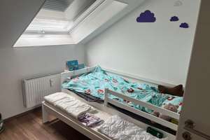 Großzügige Dachgeschosswohnung m. 3 Schlafz., 2 vollwert. Bädern und außergewöhnlichem  Platzangebot – Die vollständige Adresse der Immobilie erhältst du vom Anbieter., 40593 Urdenbach, Düsseldorf – Vorschaubild 6