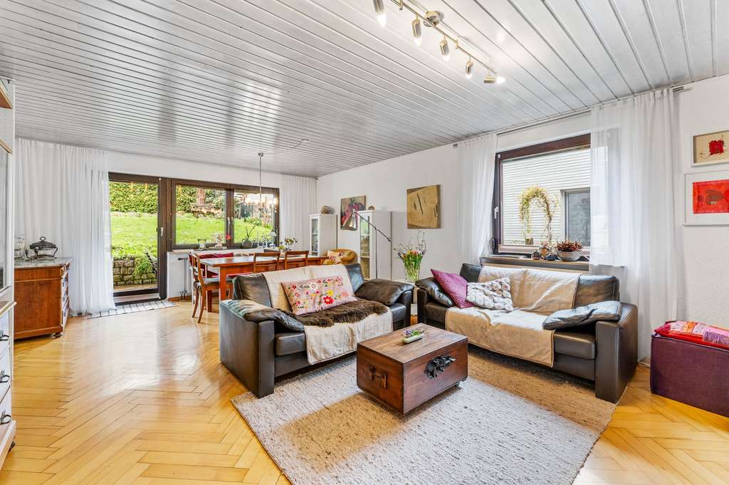 Immobilie in Wernau (Neckar) - Großzügiges Zweifamilienhaus mit tollem Garten in ruhiger Lage von Wernau - Bild 2