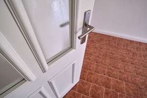 "Wunderschöne, vollständig sanierte EG Altbauwohnung mit Terrasse und grünem Innenhof, Erstbezug" – Charlottenburger Straße 50, 13086 Weißensee, Berlin – Vorschaubild 10