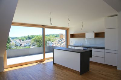 Sonniges, sehr schönes und sehr großes Dachstudio mit Berg & Seesicht