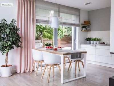 Provi frei 4 Zimmer - Wohnung mit Balkon