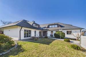 Wohnen mit Weitblick  Traumhafte Terrassenwohnung in Ahorn mit komfortabler Ausstattung