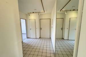 Großzügige 4-Zimmer-Wohnung mit Schwimmbadanteil, 2 Garagen und Zugang zum Gemeinschaftsgarten – Die vollständige Adresse der Immobilie erhältst du vom Anbieter., 90427 Großgründlach, Nürnberg – Vorschaubild 5