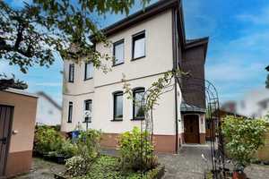 Stadtvilla mit 2 Wohneinheiten mit Garten, 3 Garagen und viel Potential – Ostalbkreis – Vorschaubild 1