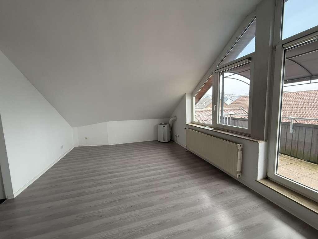 Immobilie in Renningen - Helle 2-Zimmer Dachgeschosswohnung in Renningen mit Balkon - Bild 3