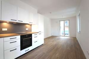 Schicke 2 Zimmer mit EBK und Terrasse in ruhiger Seitenstraße!