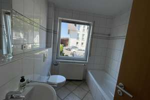 Charmante 4-Zimmer Erdgeschosswohnung mit großem Garten + renoviert + ab sofort mit 2 Garagen