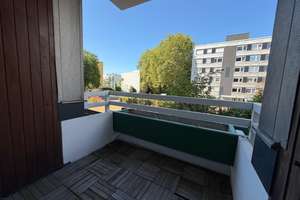 Helle 1-Zimmer-Wohnung mit Balkon, Kellerabteil und Tiefgaragenstellplatz in Köln Weiden