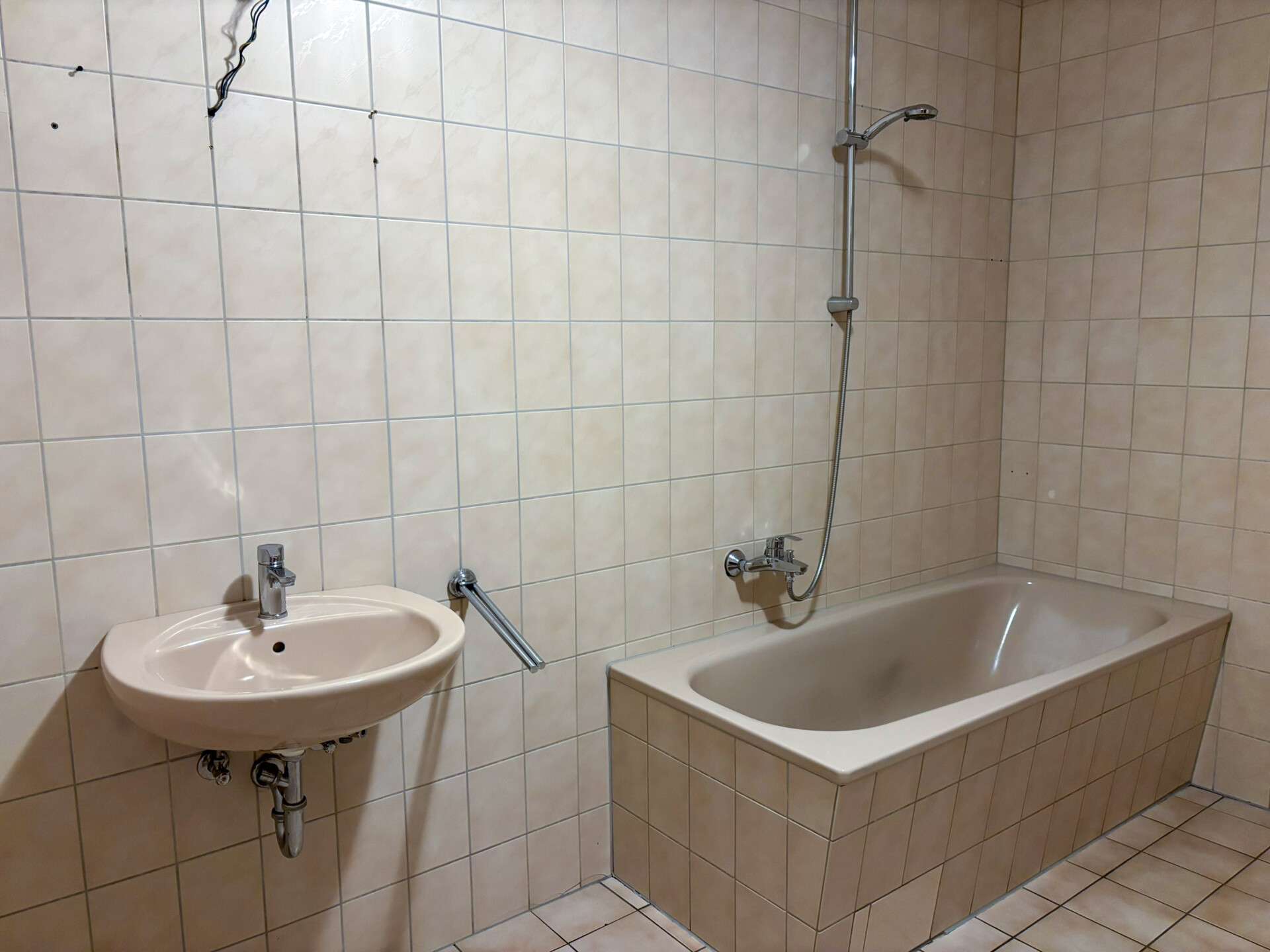 Immobilie in Mittelhof - Renovierungsbedürftige Eigentumswohnung mit zwei Balkonen und Stellplatz in zentraler Lage! - Bild 3