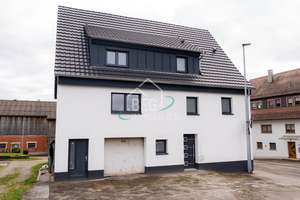 Wohnhaus mit Garage und zwei separaten Wohnungen in guter Lage – Die vollständige Adresse der Immobilie erhältst du vom Anbieter., 74405 Gaildorf – Vorschaubild 4