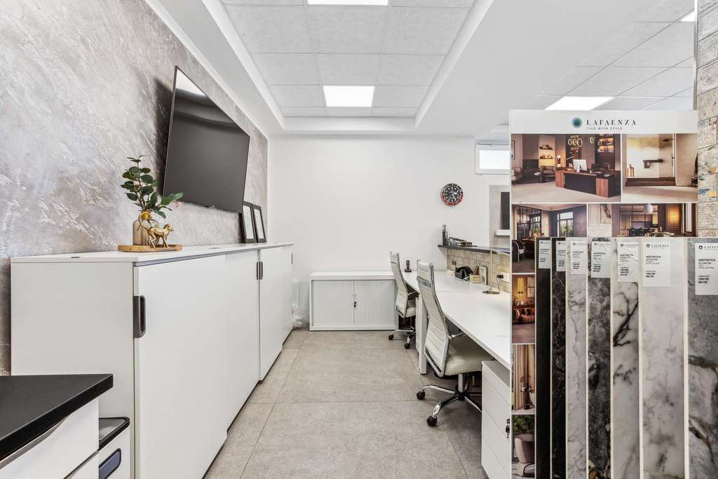 Laden-/Geschäftslokal mit Büro- und Ausstellungsfläche in attraktiver Geschäftslage von Langenfeld