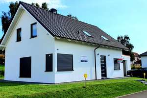 Moderner energieeffizienter Neubau in Grebenhain, 2 Terrassen, Garage, Kfw , Innenausbau nach Wunsch – Die vollständige Adresse der Immobilie erhältst du vom Anbieter., 36355 Grebenhain – Vorschaubild 1