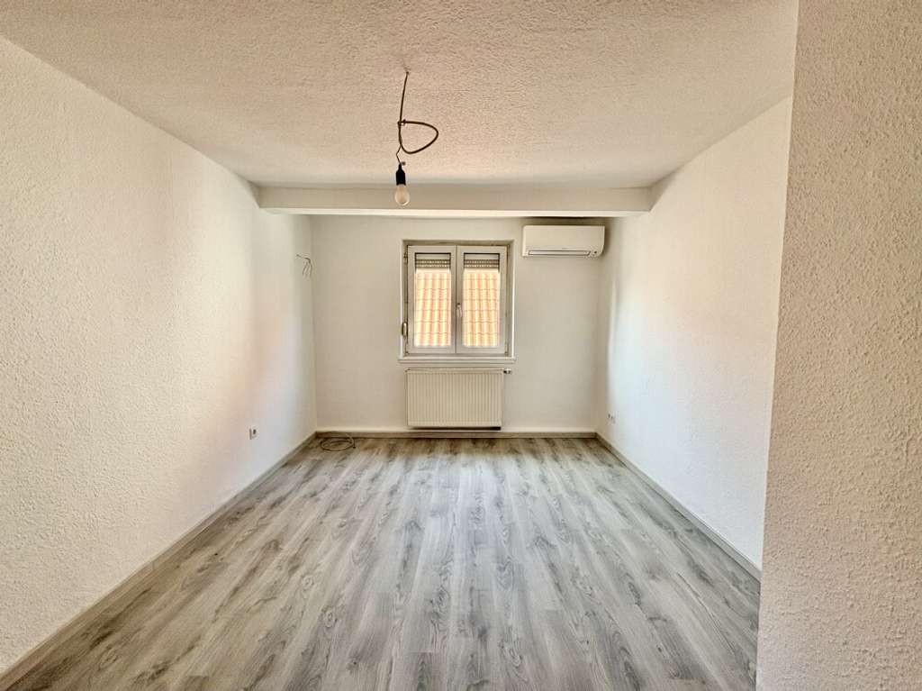 Immobilie in Herxheim - Kapitalanlage mit Potenzial: vielseitiges MFH mit drei Wohneinheiten in Herxheim - Bild 3