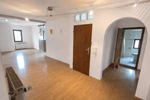 Provisionsfrei!  4-Zimmer-Dachgeschosswohnung mit Balkon und Stellplatz in Pfersee! – Leonhard-Hausmann-Straße 60, 86157 Pfersee-Nord, Augsburg – Vorschaubild 2