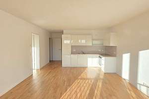 Erstbezug - Einbauküche, Parkett, bodentiefe Fenster und Balkon!