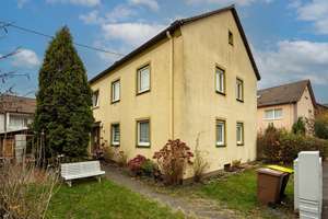 Solides Invest: 4-Familienhaus mit Ausbaureserve – Die vollständige Adresse der Immobilie erhältst du vom Anbieter., 58507 Lüdenscheid – Vorschaubild 2