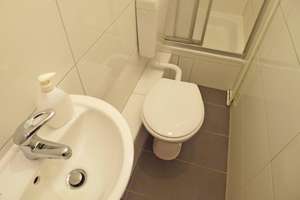 Tolle Altbauwohnung mit Dielenböden und Duschbad, in der Emser Straße/Berlin-Neukölln! – Die vollständige Adresse der Immobilie erhältst du vom Anbieter., 12051 Neukölln (Ortsteil), Berlin – Vorschaubild 8