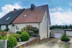 Doppelhaushälfte mit viel Potenzial auf einem großen Erbpachtgrundstück – Die vollständige Adresse der Immobilie erhältst du vom Anbieter., 23570 Travemünde, Lübeck – Vorschaubild 2