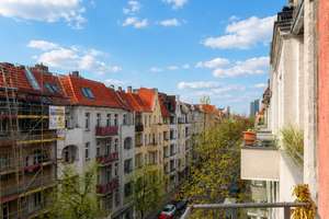 Altbauflair im 4. Obergeschoss – mit Balkon, Stuck und Dielen