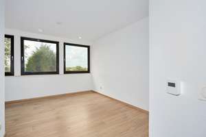 Einzigartiges Maisonette-Erlebnis mit Rheinblick, Garten und Balkonvielfalt – Die vollständige Adresse der Immobilie erhältst du vom Anbieter., 40589 Himmelgeist, Düsseldorf – Vorschaubild 9