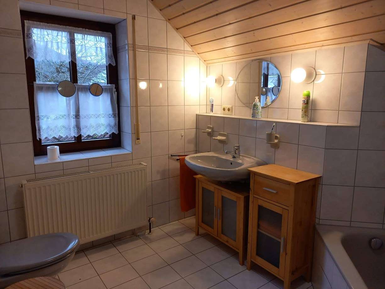 Immobilie in Pretzfeld - Sehr schönes Einfamilienhaus , kurzfristig beziehbar. - Bild 3