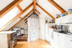 Charmante Dachgeschosswohnung in bester Altstadtlage in Regensburg zum Kauf! – Die vollständige Adresse der Immobilie erhältst du vom Anbieter., 93047 Innenstadt, Regensburg – Vorschaubild 2