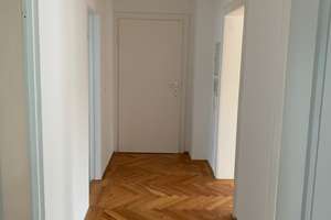 Wohnen auf der Sonnenseite:  4 Zimmer mit großer Dachterrasse  – Hans-Grässel-Weg 13b, 81375 Neuhadern, München – Vorschaubild 3