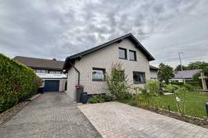 Großzügige Erdgeschosswohnung in zentraler Lage. Ihr individuelles Zuhause mit Potenzial.