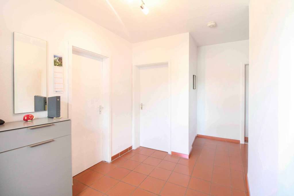 Immobilie in Tamm - Charmante 3-Zimmer-Etagenwohnung mit großzügigem Balkon und Carport in attraktiver Lage - Bild 1