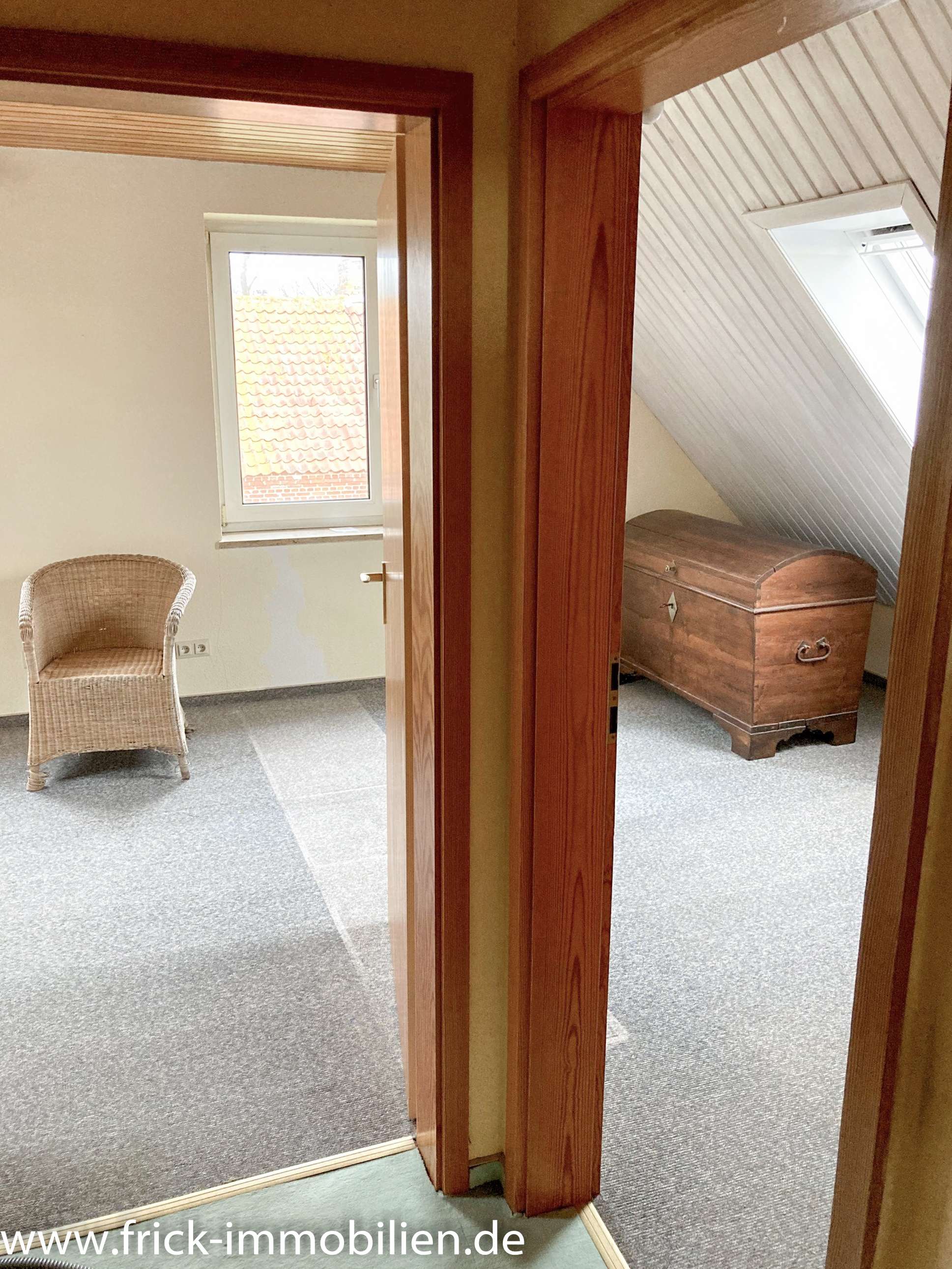 Immobilie in Göhl - Resthof mit Wohnhaus, ehem. Wirtschaftsgebäude, Doppelgarage und 0,82 ha Land - Bild 6