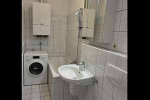 Möbliert auf Zeit: 2-Zimmer-Altbau Altstadt, ruhige Seitenstraße, 5 Min zum Rhein – 40213 Altstadt, Düsseldorf – Vorschaubild 7