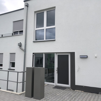 Stilvolle 2-Raum-Wohnung mit gehobener Innenausstattung mit Einbauküche in Langendernbach