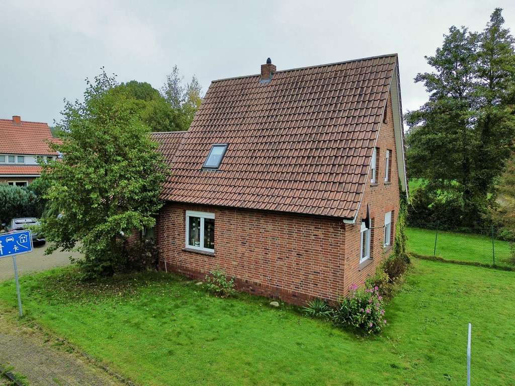 Immobilie in Lage - Renovierungsbedürftiges Einfamilienhaus - Bild 2