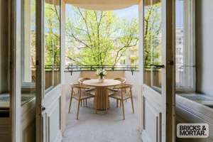 Herrschaftliche, bezugsfreie 8-Zimmer- Altbauwohnung am Ku’damm: 266 m², Kamin, Kachelofen & Loggia – Die vollständige Adresse der Immobilie erhältst du vom Anbieter., 10629 Charlottenburg, Berlin – Vorschaubild 4