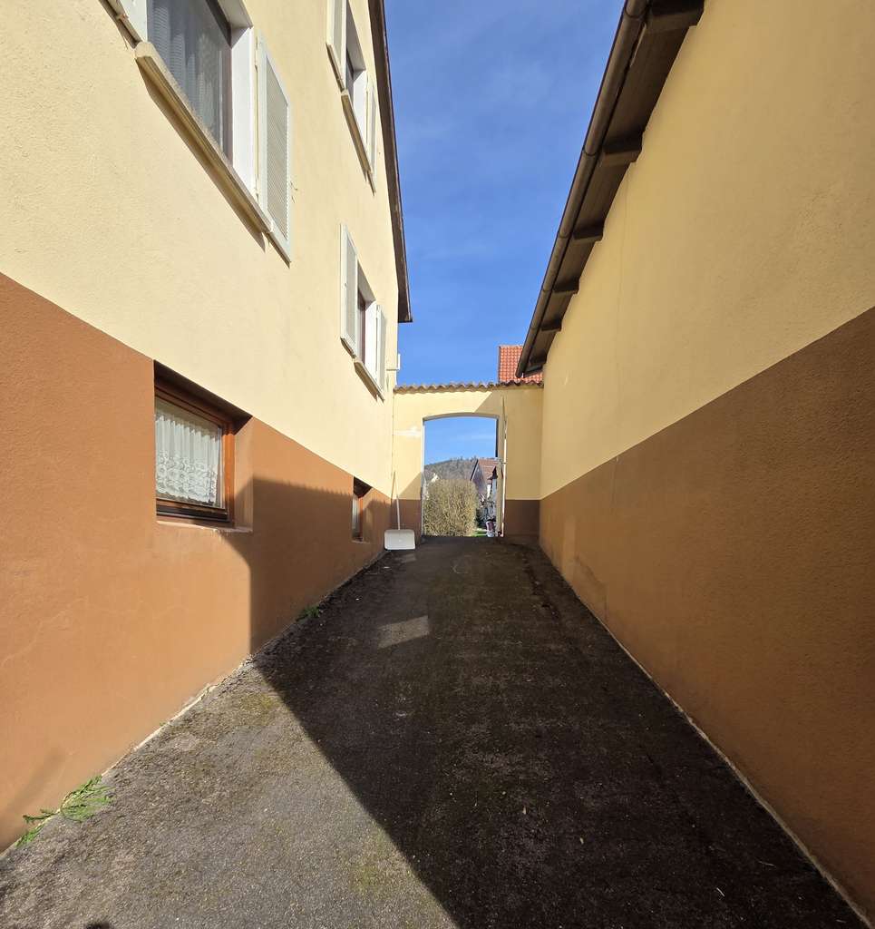 Immobilie in Seitingen-Oberflacht - Seitingen - Oberflacht: Bezugsfreies, freist. 1 - 2 - Familienhaus mit 3 Garagen, Balkone u.v.m. - Bild 2
