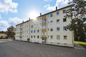 KÄUFER-PROVISIONSFREI*: 4-Zimmer-Wohnung mit Loggia und Garage in Haunstetten