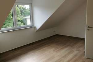 Stilvolles Zweifamilienhaus mit Panorama-Erker, Terrasse & Balkon – Wohnen mitten in Hof (Saale) – Die vollständige Adresse der Immobilie erhältst du vom Anbieter., 95028 Innenstadt, Hof – Vorschaubild 8