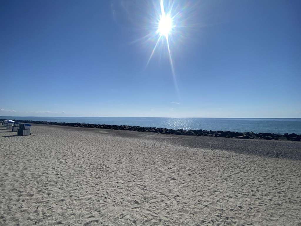 Immobilie in Insel Hiddensee - Inselfeeling pur – idyllisches Reetdachhaus mit 2 zusätzlichen Ferienwohnungen, Sauna & Nebengelass  - Bild 3