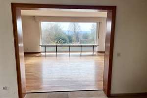 Freistehendes Familienhaus in begehrter Privatstraßenlage