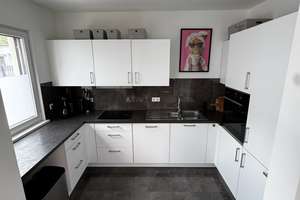 Gehobene, moderne 3-Zimmer-Wohnung mit privatem Garten Einbauküche und großer Terrasse in Regensburg – 93057 Konradsiedlung-Wutzlhofen, Regensburg – Vorschaubild 4