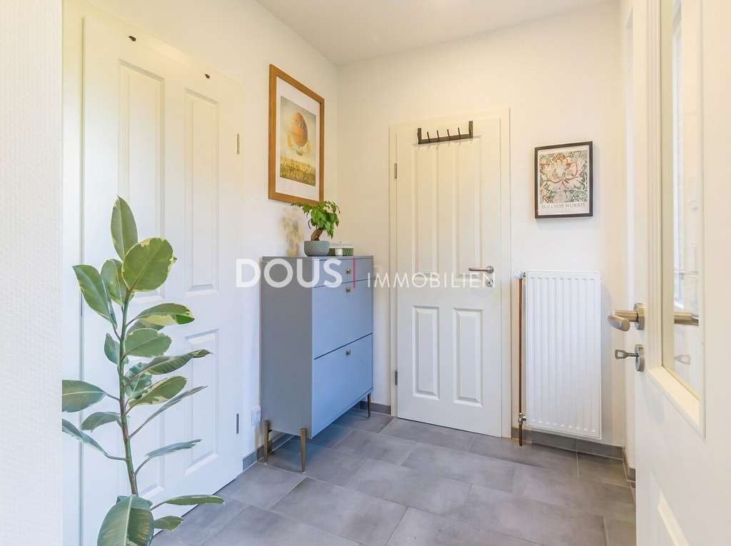 Immobilie in Salzhausen - Einziehen & Wohlfühlen -
umfassend renoviert & modernisiert - Bild 2