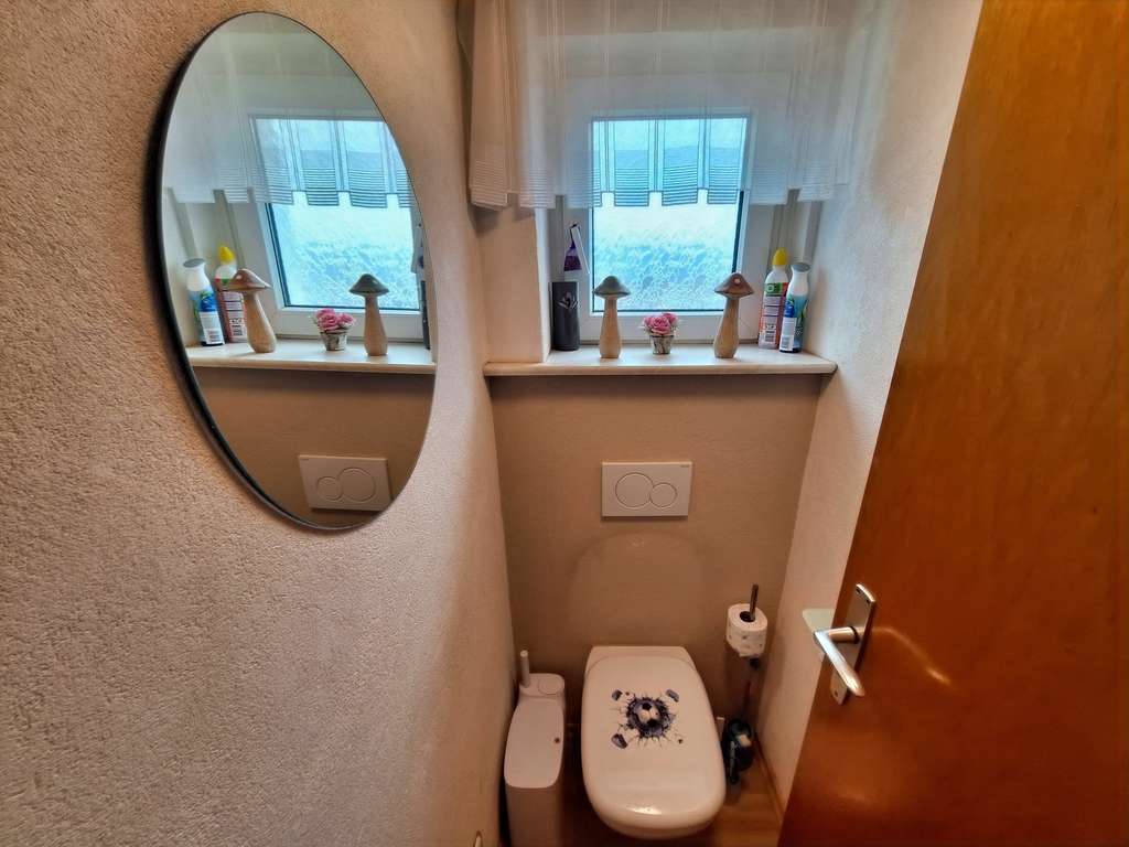 Immobilie in Weissach - Gepflegtes Zweifamilienhaus mit Garten
 - Bild 4